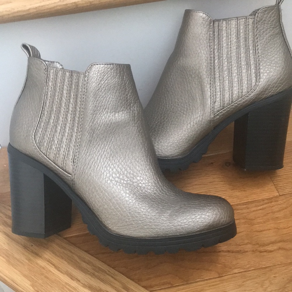 Metallic Booties - Picture 7 of 8